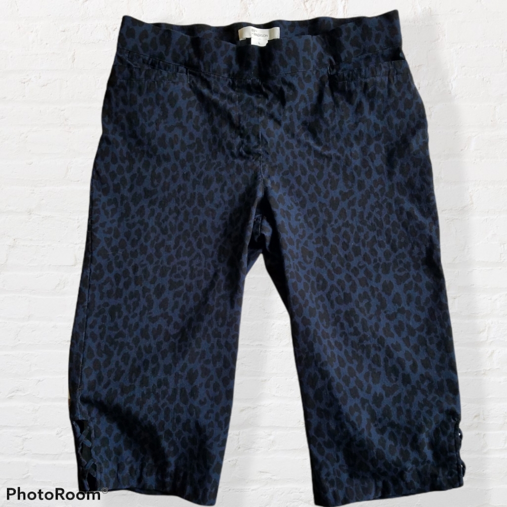 89th & Madison Leopard Print  Capri size large